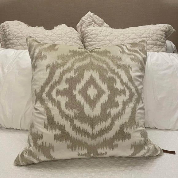 Like New Anthropologie Cream and Gold Accent Pillow 15”x15” Pillowcase / insert - Picture 1 of 1